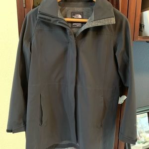 The North Face Woman’s LG Gore-Tex jacket BLACK
